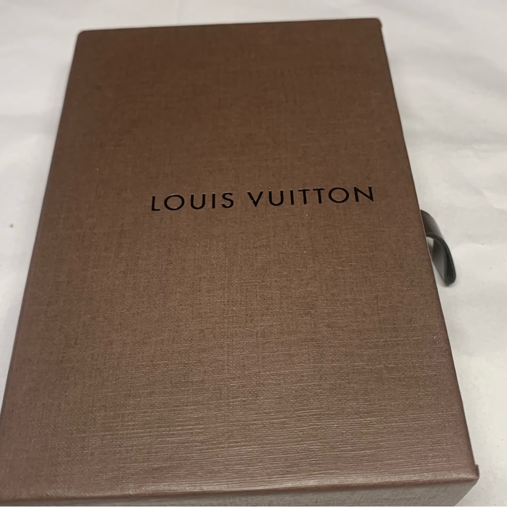 With Certificate of Authenticity Louis Vuitton Brown Monogram Key Holder - Picture 13 of 15